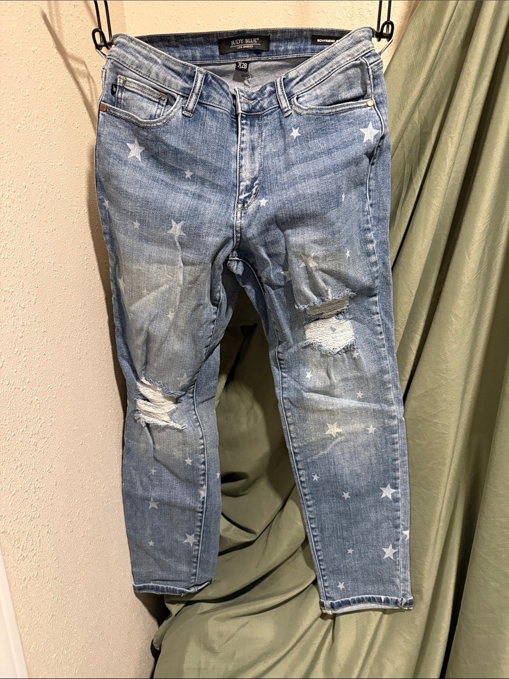 Size 7 Judy Blue (Light Blue Star Print) Ripped Jeans- Boyfriend Fit
